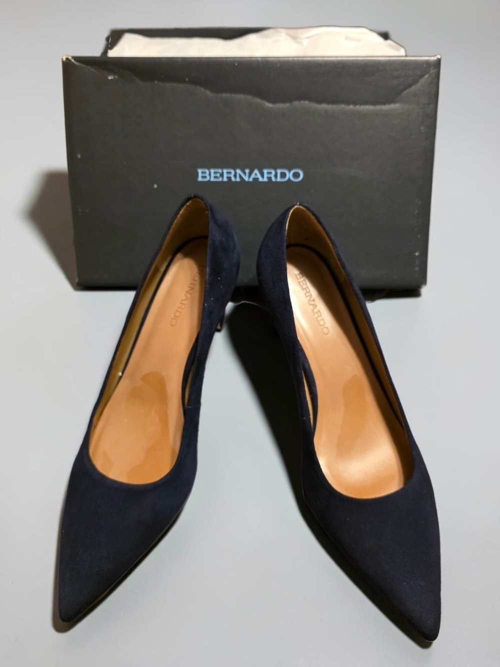 Bernardo Women's Giselle Navy Suede Pumps - EUC